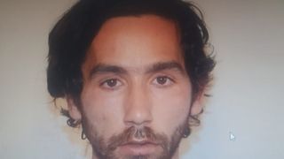 O t&acirc;nără de 22 de ani a fost agresată &icirc;n scara blocului &icirc;n care locuiește