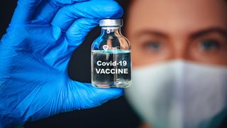 Vaccinare obligatorie pentru toți cei care au peste 18 ani! Prima țară care a adoptat legea