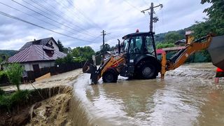 furtuni puternice &icirc;n prahova
