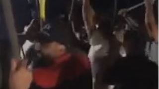 O &bdquo;altfel&rdquo; de petrecere &icirc;n București: zeci de interlopi, &icirc;narmați cu săbii, topoare și furci