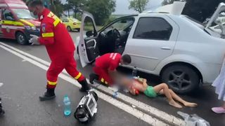 VIDEO | Vremea severă de pe litoral a cauzat incidente: un copil de 8 ani a fost lovit de o mașină în timp ce fugea pentru a se adăposti de ploaia puternică