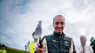 Pilotul Vali Porcișteanu acuzat că și-a lovit soția cu mașina