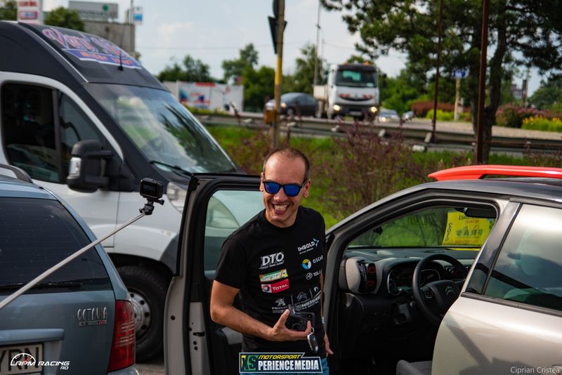 Pilotul Vali Porcișteanu acuzat că și-a lovit soția cu mașina