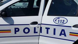 Profesorul de matematică din Piatra Neamț care cerea poze nud de la eleve, repus în funcție de instanță