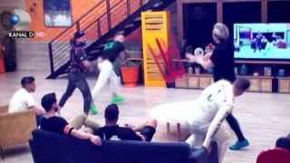 Scandal în casa Puterea Dragostei! Doi concurenți au sărit la bătaie „Tu pe mine n-ai cum să mă faci cum m-ai facut ieri..!”