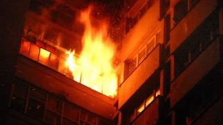 și-a incendiat apartamentul din cauza geloziei