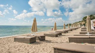 C&acirc;t costă un şezlong la mare &icirc;n Mamaia, Constanţa, Costineşti, Eforie şi Mangalia? Preţurile actualizate pentru 2021