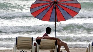 C&acirc;t costă un şezlong la mare &icirc;n Mamaia, Constanţa, Costineşti, Eforie şi Mangalia? Preţurile actualizate pentru 2021