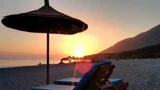 VIDEO | „Bestia africană” sufocă România. Temperaturi de peste 40 de grade Celsius HARTA