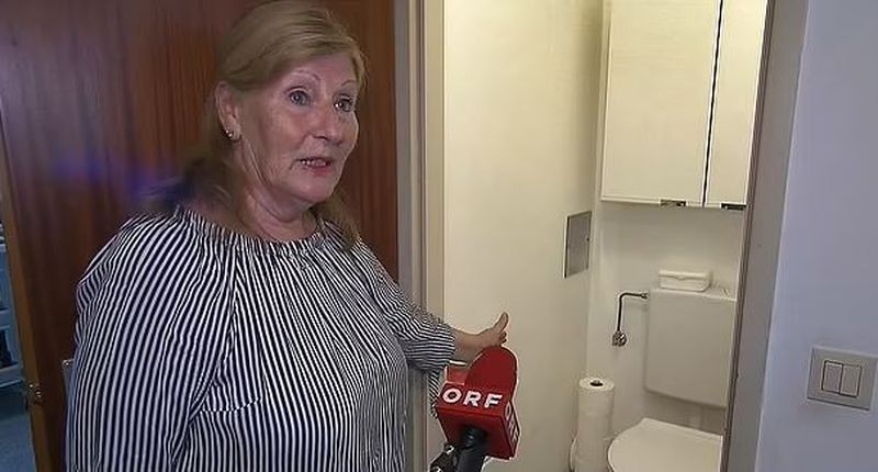 Un șarpe a fost găsit în toaleta unei femei 