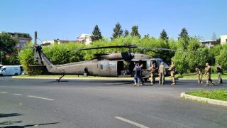 elicopter în sens giratoriu în piața charles de gaulle