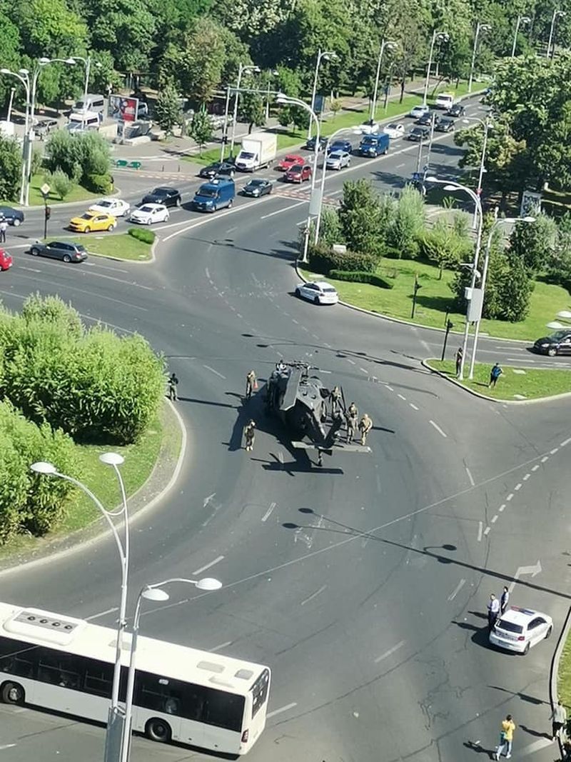 UPDATE| Un elicopter militar a aterizat de urgență pe o șosea din Capitală