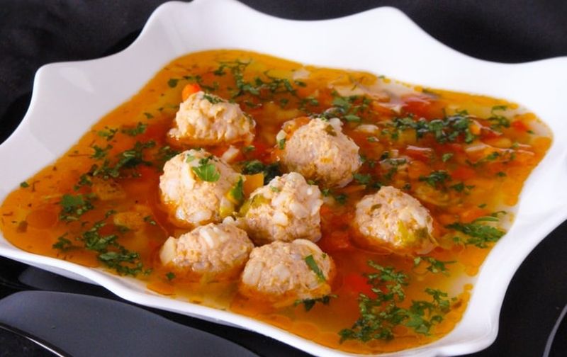 Ciorbă de perişoare: Reţeta simplă şi delicioasă