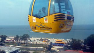 VIDEO - Telegondola din Mamaia a rămas blocată, 117 persoane au fost evacuate de urgență