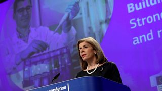 Vaccinarea din România îi îngrijorează pe oficialii UE. Comisarul european pentru sănătate, la București