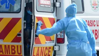 Jumătate dintre pacienții COVID-19 dezvoltă complicații cardiace sau hepatice