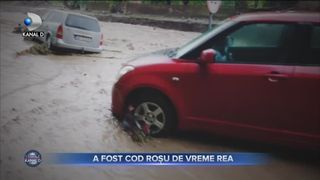 Puhoaiele au măturat totul &icirc;n cale