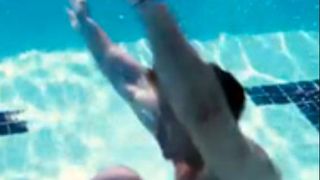 Întâmplare șocantă la piscină. Un copil de nouă ani a fost aspirat de pompa de recirculare a apei