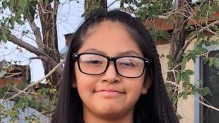 O minoră de 13 ani a fost omorâtă de o haită de câini. 20 de patrupezi au sărit pe ea