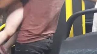 copilă luată cu forța &icirc;ntr-un autobuz din brăila