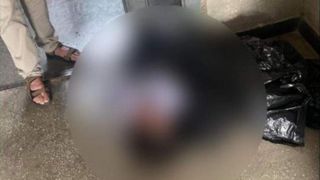 VIDEO| O mamă și-a băgat fiica, de 40 de ani, într-un sac și a abandonat-o în scara blocului