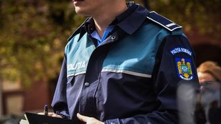 Un polițist a fost înjunghiat de către un tânăr în vârstă de 24 de ani. Află cum s-a întâmplat totul