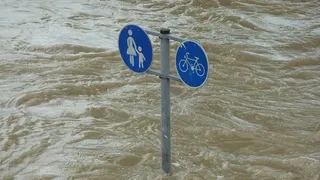 Viitură în România inundatii oameni blocati in rulote