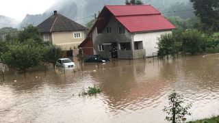 VIDEO - Inundațiile au făcut prăpăd în țară: Au distrus tot ce au găsit în cale