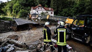 românii au furat din casele evacuate din germania