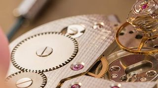 Apeleaza la reparatii ceasuri oferite de profesionistii de la Helvetia Luxury Watches