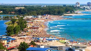 Amenzi uriașe date în ultimele 3 săptămâni de comisarii de la Protecția Consumatorilor pe litoral. 23 de unități închise temporar