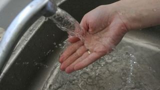 Capitala riscă să rămână fără apă caldă şi căldură din cauza datorillor