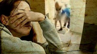 VIDEO | Un bărbat care a încercat să agreseze mai multe femei este căutat de poliţişti