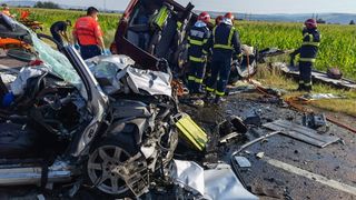 Accident grav pe DN2. 7 persoane, inclusiv 2 copii, au decedat