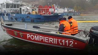 VIDEO| O barcă de agrement cu 9 tineri la bord s-a scufundat în apele Dunării. Un tânăr de 21 de ani este de negăsit