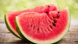 Îngraşă pepenele roşu? Iată ce spun nutriţioniştii