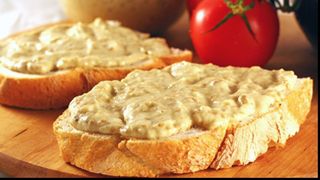 Cum se face salata de vinete cu maioneză? Se pune sau nu ceapă?