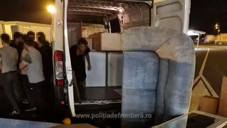 Descoperire şoc la graniţa Rom&acirc;niei, &icirc;ntr-o dubă cu mobilă