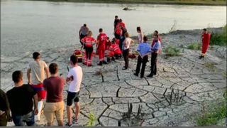 Cinci adolescenți cu v&acirc;rste cuprinse &icirc;ntre 14 și 18 ani au murit &icirc;necați, după ce au intrat &icirc;n Siret să se răcorească