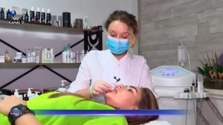 VIDEO | Masajul buzelor le remodelează forma