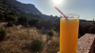 Anunț ANM: cod galben de caniculă în 12 județe. Toată țara va fi cuprinsă de vijelii puternice, cu ploi torenţiale şi grindină