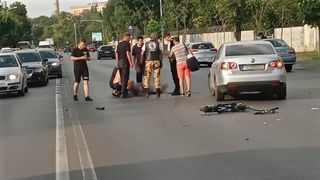Un bărbat care circula pe trotinetă a fost ucis de un motociclist, în urma unei șicanări în trafic