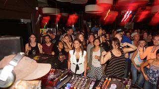 Doliu în lumea muzicii. DJ celebru, răpus de COVID-19 la doar 50 de ani