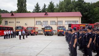 Rom&acirc;nia trimite &icirc;n Grecia pompieri și autospeciale pentru stingerea incendiilor