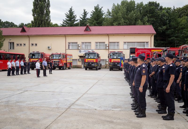 România trimite în Grecia pompieri și autospeciale pentru stingerea incendiilor