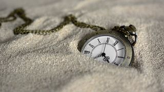 Ora de iarnă 2021: Când se schimbă ora în România? Vom dormi mai mult cu o oră