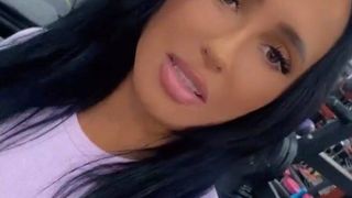 Ella Solzariu vrea să arate mai bine ca niciodată. Fosta concurentă a emisiunii de la Kanal D s-a apucat de sală. Ea ține dietă și face exerciții fizice la &icirc;ndrumarea unui instructor fitness. &bdquo;Unde credeți că sunt? &Icirc;ncă o zi de teroare pentru mine. Pentru