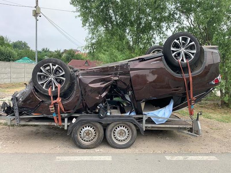 un-sofer-a-rupt-barierele-de-la-calea-ferata-si-a-trecut