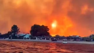 Imagini apocaliptice din Grecia. Incendiile devastatoare continuă cu 55 de focare active