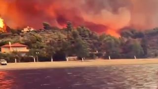 Imagini apocaliptice din Grecia. Incendiile devastatoare continuă cu 55 de focare active